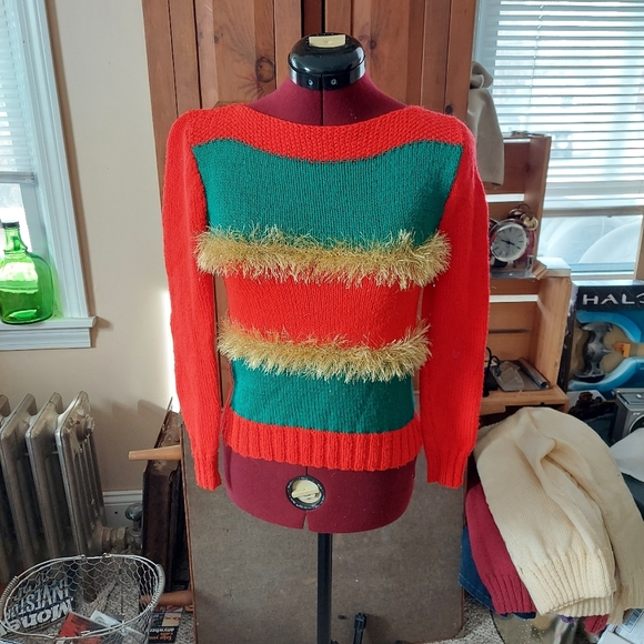 Christmas Sweater and Scarf Handcrafted Red Green Hold Small - Picture 3 of 10
